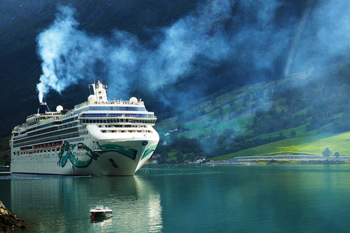Cruise ship in a Norwegian fjord - photo: Angelica Lambertin