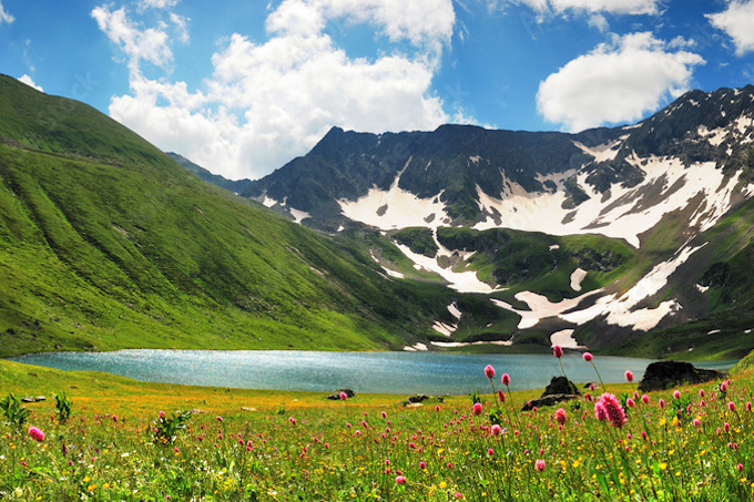 The mountainous landscape of the Caucasus  - photo: Володимир Гончарук - stock.adobe.com