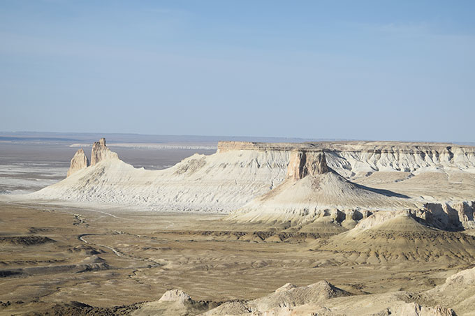 The landscape of the Ustyurt Plateau in Kazakhstan is characterized by high chalk cliffs representing different shorelines of the former Tethys Ocean, which existed here until 50 million years ago. One objective of the National Voluntary Expert Group on Eurasia is to have the existing nature reserves designated as UNESCO world natural heritage sites; another is to boost community-based conservation of the saiga antelope. The picture shows the chalk cliffs of Borzhira in the Mangystau Region. - photo: Til Dieterich